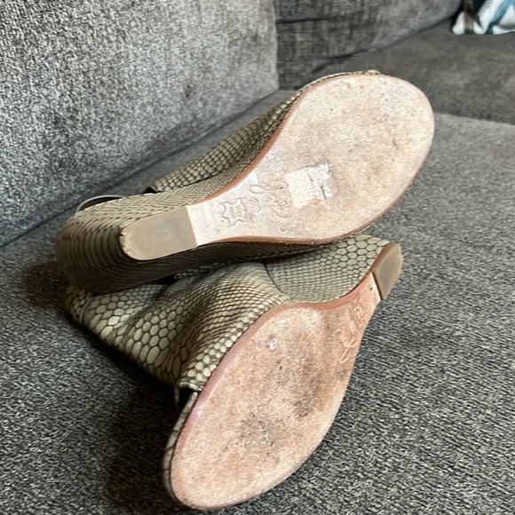 Joie Windsor Wedge Sandal
Snake-embossed leather textures Size 8.5 - Picture 8 of 15